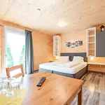 Am Hahnenkamm 3*