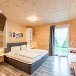 Gaestehaus Am Hahnenkamm 3* Reutte