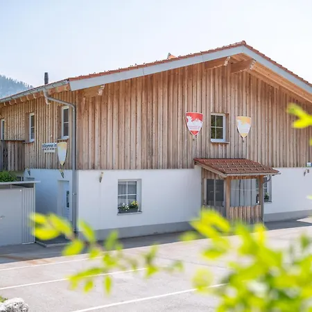 Gaestehaus Am Hahnenkamm Ξενοδοχείο με διαμερίσματα 3*