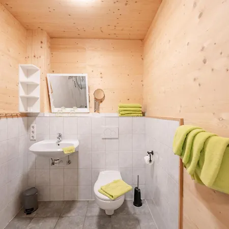 Gaestehaus Am Hahnenkamm Апарт-отель 3*