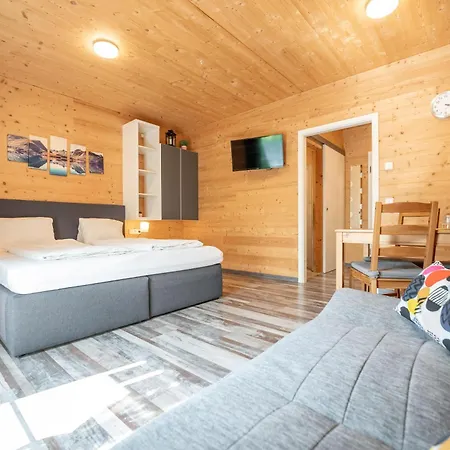 Gaestehaus Am Hahnenkamm 3*