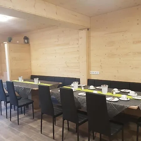 Gaestehaus Am Hahnenkamm Apartahotel Reutte