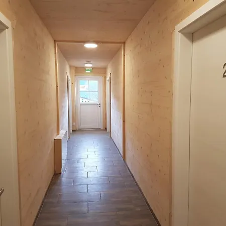Hotel apartamentowy Gaestehaus Am Hahnenkamm Reutte