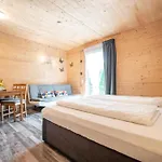 Gaestehaus Am Hahnenkamm 3* Reutte