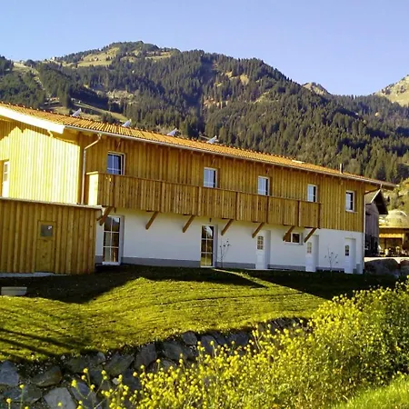 Gaestehaus Am Hahnenkamm Apart Otel