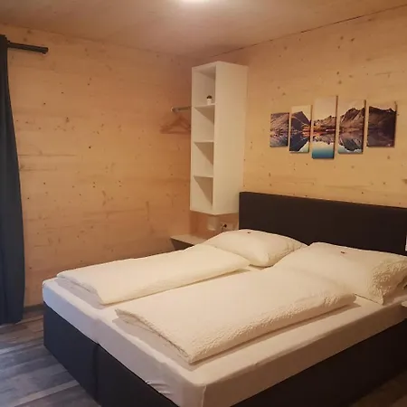 Gaestehaus Am Hahnenkamm Apart Otel