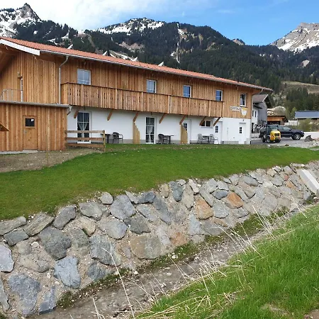 Gaestehaus Am Hahnenkamm 2*